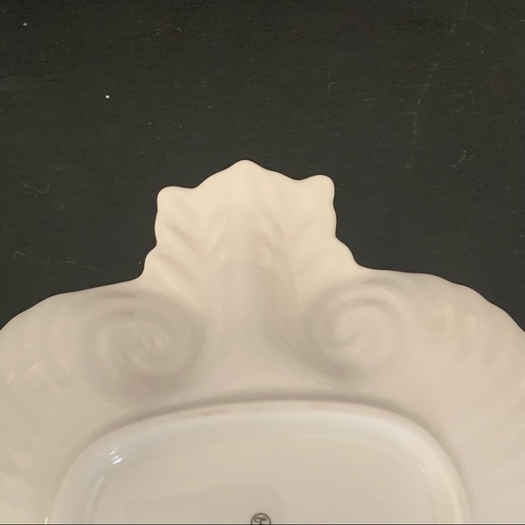 Lenox Aegean Collection Medium Shell Shaped Dish 5 5/8” Gold Trim - Picture 7 of 8